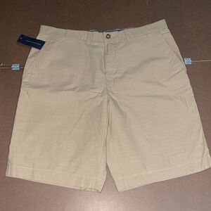 Tommy Hilfiger Classic Fit Men's Beige Shorts 36 NWT